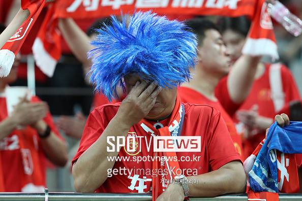 “손흥민은 위선자” 망언의 주인공 또 사고쳤다→“일본 축구 끝났다”더니 결승 0-4 대참사...中 팬들 ‘이제 그만’ 폭발