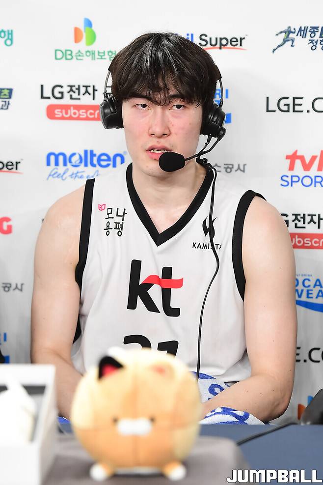 “마음 놓고 하라 했더니 진짜 마음 놓고 하더라” 후반전 깨어난 강성욱, 문경은 감독의 뼈있는 농담