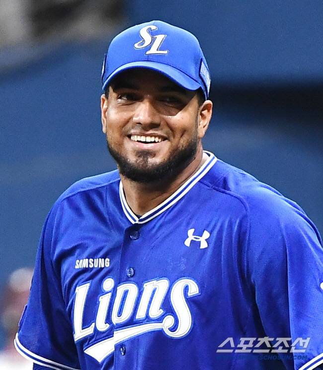 '삼성 KS 영웅 → 눈물의 퇴출' 다시 마운드에 선다