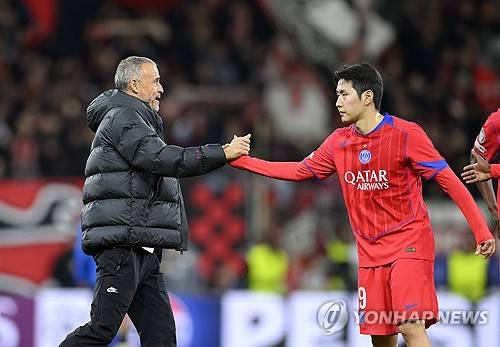 손흥민 전격 퇴단→관중석 텅텅→이강인