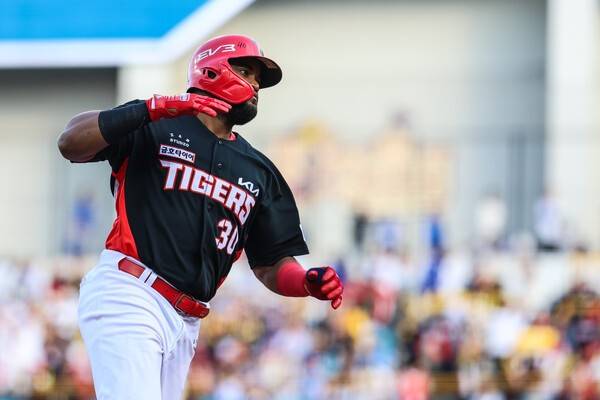 KIA 떠나서 우승하나? 연장 11회 결승타→극적 승리…'테스형' 소크라테스, 고국서 트로피까지 단 한 걸음