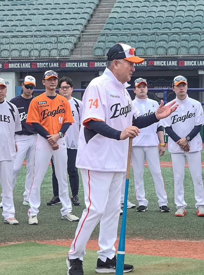 필승조 2명 떠난 한화, '김범수 보상선수'는 즉시전력 투수?