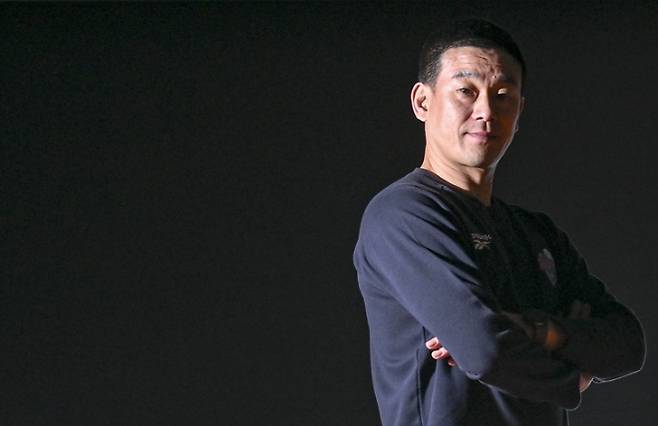 [인터뷰]‘쌍따봉’이 깨운 잠재력…여자배구 판 흔드는 돌풍의 주인공, 여오현 IBK기업은행 감독대행