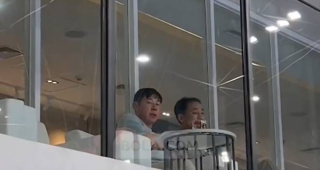 신태용 깜짝 방문도 소용없었다! 한국, 인도네시아 원정서 0-5 참패…'인니 에이스' 이크발 멀티골 원맨쇼