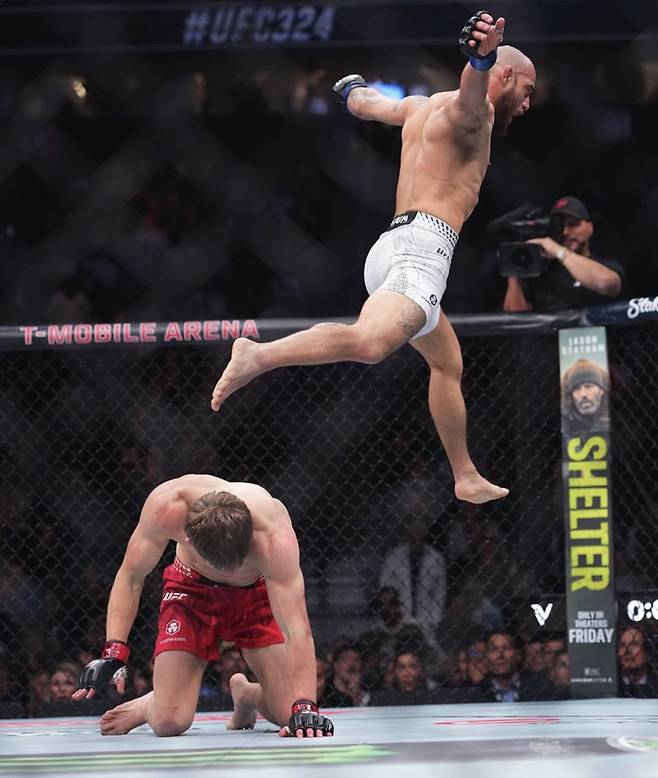 ‘상대 등 밟고 점프’ UFC서 나온 명장면, 제앙 실바의 반칙이었나 “척추를 찼다면…”