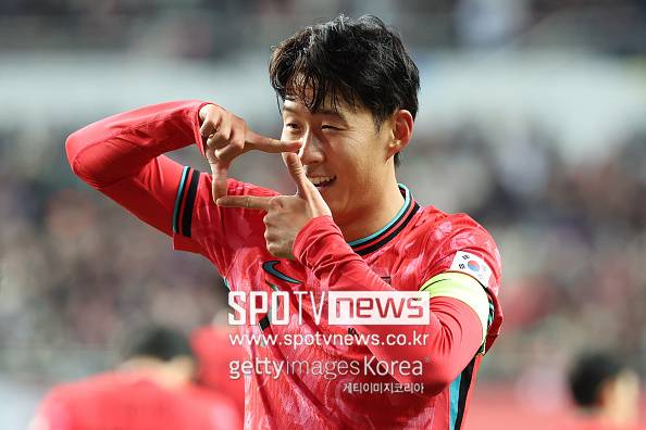 '앗 일본에 또 졌다' 손흥민-이강인-김민재 韓 고작 3명...AFC 올해의 팀, 日 5명 배출