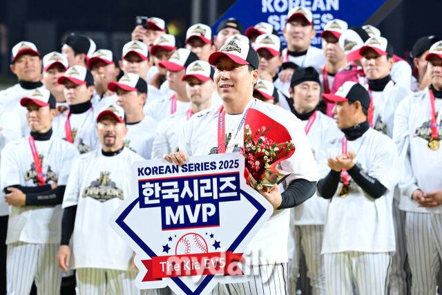 '파격' KS MVP 50억 전액 보장 수원行, LG 동생들 마음 어떨까…