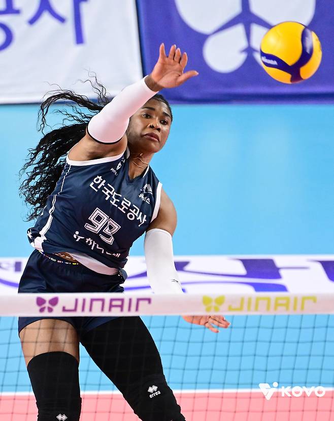 도로공사의 챔프전 직행? 흥국생명-현대건설의 2위 경쟁? 여자부 최초 준플레이오프 성사? V리그 여자부는 후반기에도 재밌을 예정 [남정훈의 오버 더 네트]