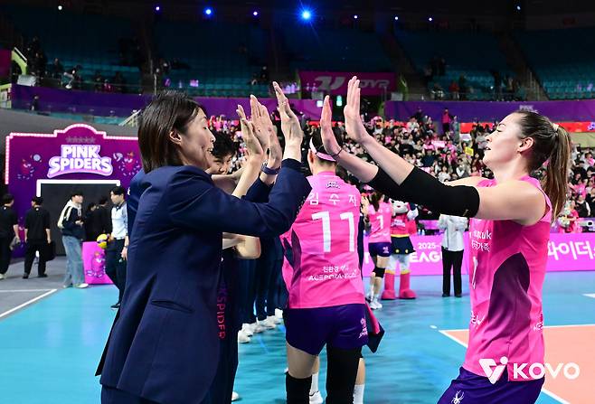 도로공사의 챔프전 직행? 흥국생명-현대건설의 2위 경쟁? 여자부 최초 준플레이오프 성사? V리그 여자부는 후반기에도 재밌을 예정 [남정훈의 오버 더 네트]