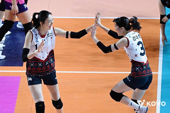 도로공사의 챔프전 직행? 흥국생명-현대건설의 2위 경쟁? 여자부 최초 준플레이오프 성사? V리그 여자부는 후반기에도 재밌을 예정 [남정훈의 오버 더 네트]