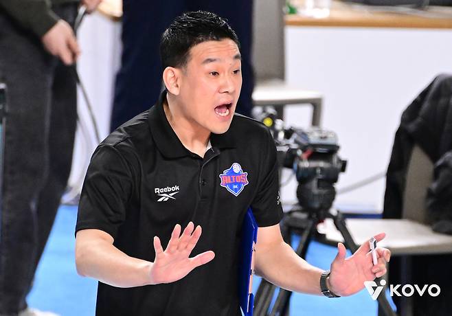 도로공사의 챔프전 직행? 흥국생명-현대건설의 2위 경쟁? 여자부 최초 준플레이오프 성사? V리그 여자부는 후반기에도 재밌을 예정 [남정훈의 오버 더 네트]