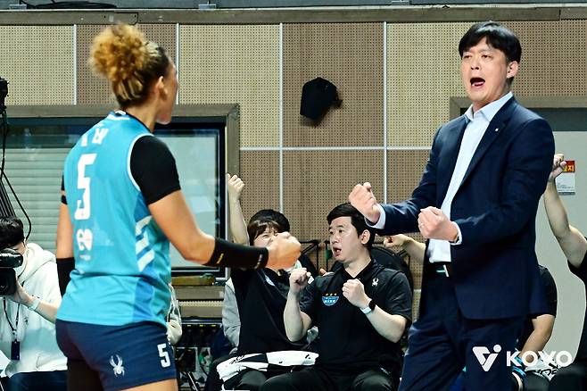 도로공사의 챔프전 직행? 흥국생명-현대건설의 2위 경쟁? 여자부 최초 준플레이오프 성사? V리그 여자부는 후반기에도 재밌을 예정 [남정훈의 오버 더 네트]