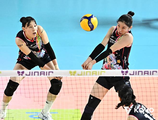 도로공사의 챔프전 직행? 흥국생명-현대건설의 2위 경쟁? 여자부 최초 준플레이오프 성사? V리그 여자부는 후반기에도 재밌을 예정 [남정훈의 오버 더 네트]