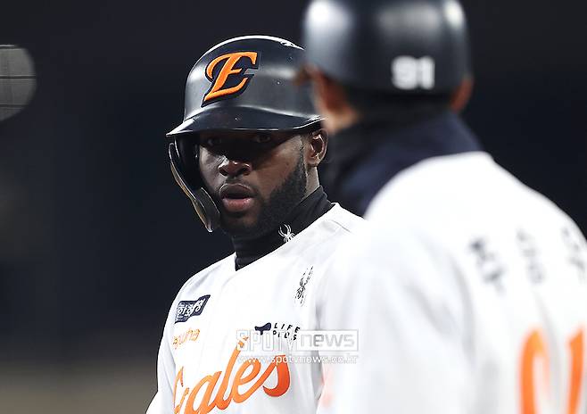 사구 하나에 날아간 前 한화 선수의 꿈? 결국 MLB 복귀 실패… 한국서 꼬인 양키스 최고 유망주