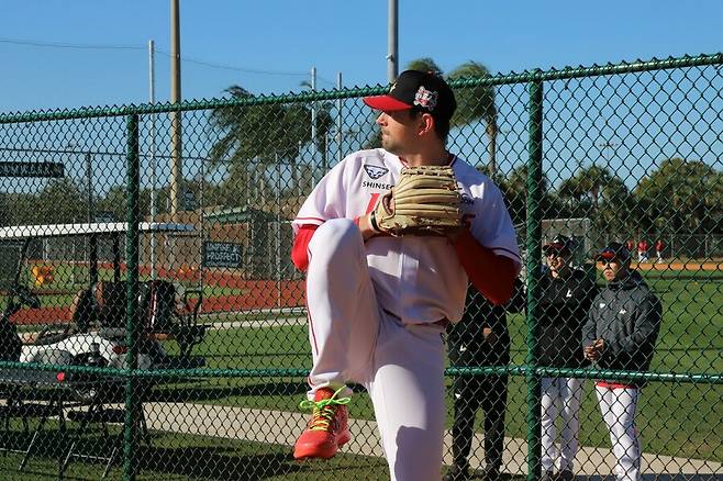 와이스에게 들었소, 막차 투수 대박 조짐? “직구는 리그 좌완 최고” 이렇게 전화위복 되나