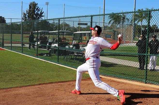 와이스에게 들었소, 막차 투수 대박 조짐? “직구는 리그 좌완 최고” 이렇게 전화위복 되나