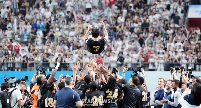'아시아 유일' 손흥민 대단한 클래스, 21세기 전 세계 최고 윙어 15위 선정