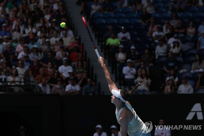 조코비치의 천운…두 세트 내주고 기권승으로 호주오픈 4강행(종합)