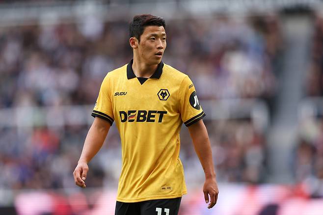 ‘韓 축구 탄식’ 황희찬 ‘최악의 선수’ 선정, 英 매체 “PL 2025-2026 울버햄튼 내 ‘최하 평점’→HWANG 혼자 잘못 아니다”