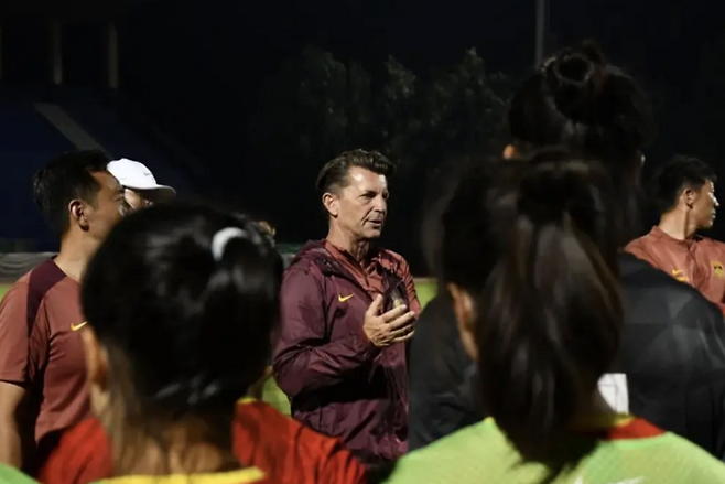 韓 사령탑까지 했는데, 中 축구 극찬 발언...