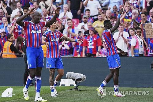 오현규, '120년 만에 최초 우승' EPL 구단 입성?…