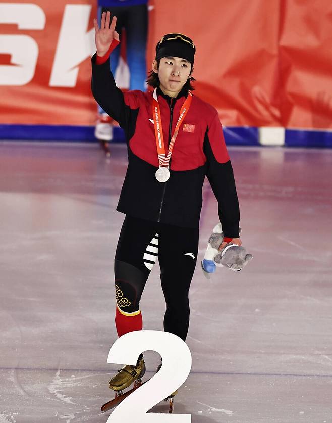 '한국 긴장해' 韓 국적 포기 린샤오쥔, 오륜기 문신 포착 → 中