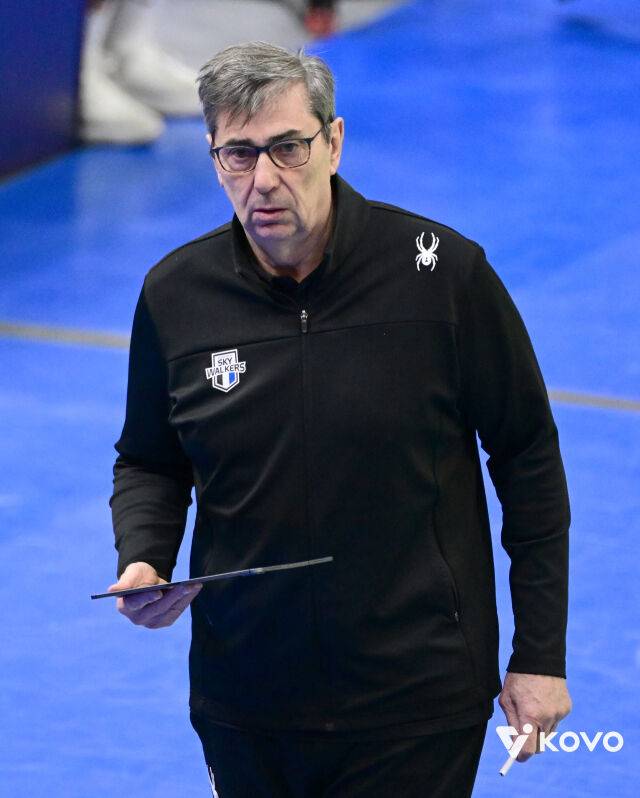 '와 실화냐' 범실 38개인데 1위팀 어떻게 이기나, 프랑스 명장 고개 숙였다