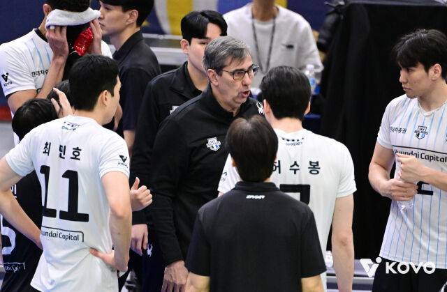 '와 실화냐' 범실 38개인데 1위팀 어떻게 이기나, 프랑스 명장 고개 숙였다