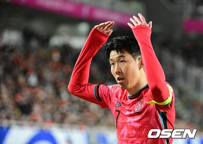 “한국축구 손흥민 은퇴하면 끝이다!” 日대표팀, 아시아베스트11에 무려 5명 배출