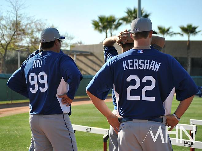 류현진과 함께 뛴 다저스 '전설' 커쇼, 은퇴 후 첫 번째 직장 구했다…美 NBC 방송 해설가 데뷔 임박
