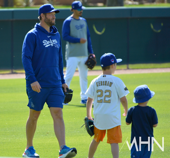 류현진과 함께 뛴 다저스 '전설' 커쇼, 은퇴 후 첫 번째 직장 구했다…美 NBC 방송 해설가 데뷔 임박