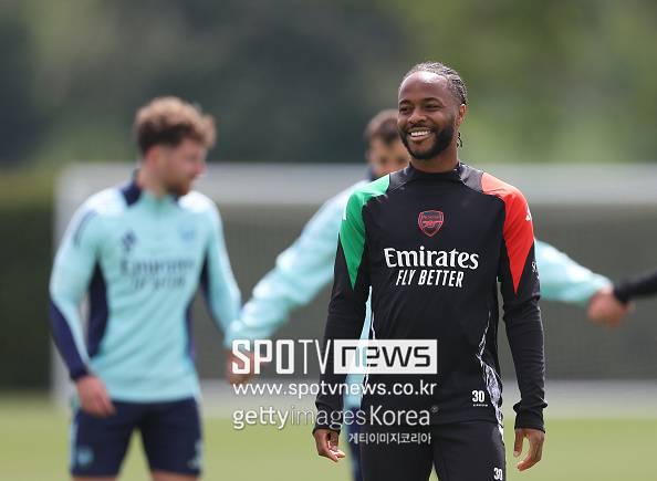 英 BBC 가십떴다, 손흥민 될 수 있을까…“토트넘 이적료 0원→스털링 영입 추진”