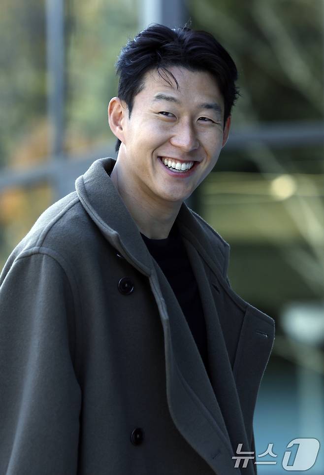 손흥민, '누구도 싫어하지 않는 선수' 2위 선정…1위 캉테