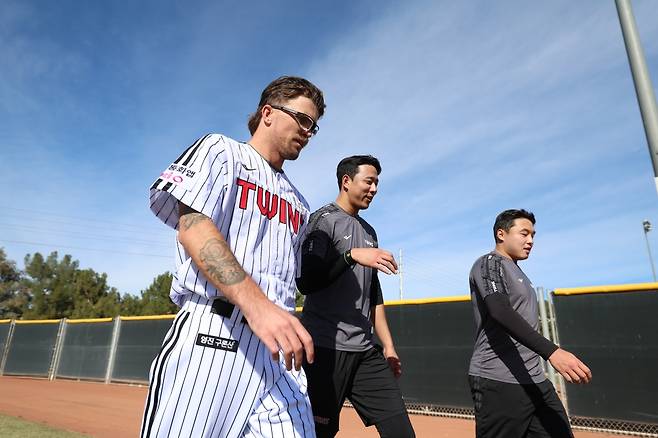 선발 자리도 불투명한데…'키움 제안 뿌리치고 귀국→LG로 한국 복귀' 이런 이유였나,