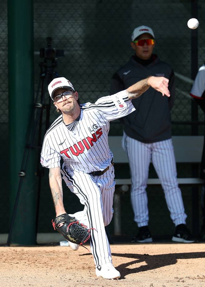 선발 자리도 불투명한데…'키움 제안 뿌리치고 귀국→LG로 한국 복귀' 이런 이유였나,