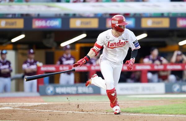 '연봉 미발표' SSG, 99% 끝내고 최지훈 다년계약만 남아...31일 마지노선까지 도장 찍을 수 있나