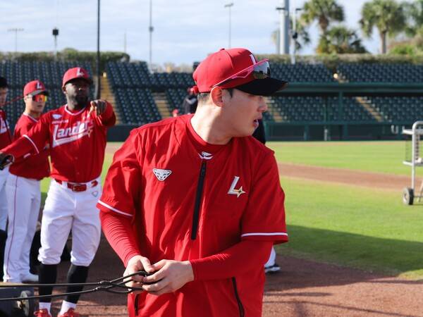 '연봉 미발표' SSG, 99% 끝내고 최지훈 다년계약만 남아...31일 마지노선까지 도장 찍을 수 있나