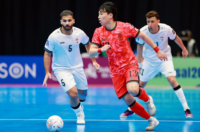 '韓 축구 또 졌다' 병오년 무려 5패...이민성호 3패+풋살 아시안컵 이라크에 2-3 패→인도네시아전 이어 2연패 '조기 탈락 확정'