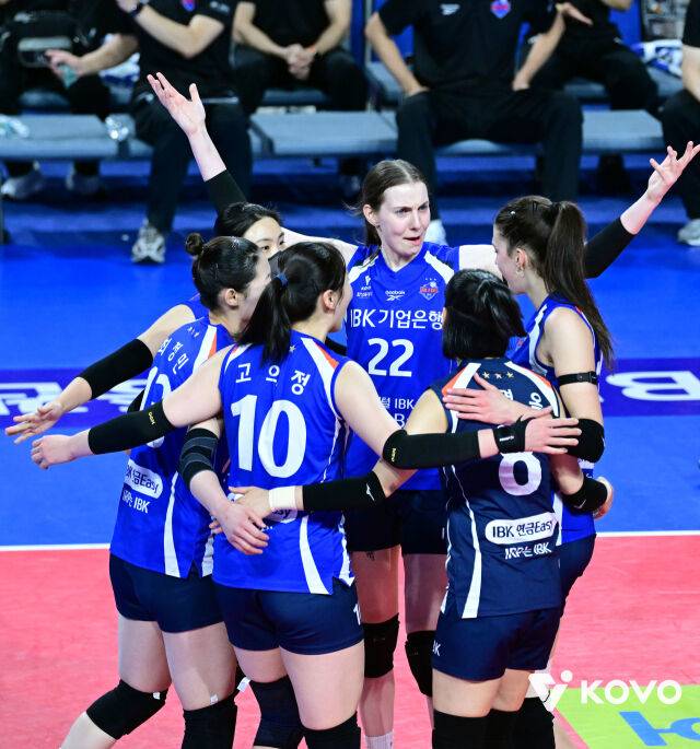 'IBK 얼마나 기다렸나' 드디어 도로공사 악몽 떨쳤다, 상대전 패패패패패패패 탈출→3위 맹추격…빅토리아 34점 대폭발 [MD화성]