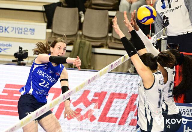 'IBK 얼마나 기다렸나' 드디어 도로공사 악몽 떨쳤다, 상대전 패패패패패패패 탈출→3위 맹추격…빅토리아 34점 대폭발 [MD화성]