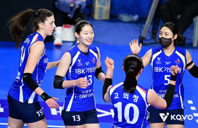 'IBK 얼마나 기다렸나' 드디어 도로공사 악몽 떨쳤다, 상대전 패패패패패패패 탈출→3위 맹추격…빅토리아 34점 대폭발 [MD화성]