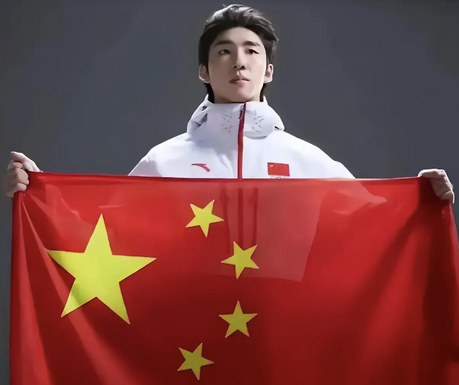 '한국 버리고 중국 귀화' 린샤오쥔, 문신까지 새겼다...8년 만에 올림픽 복귀→목에 '오륜기' 문신