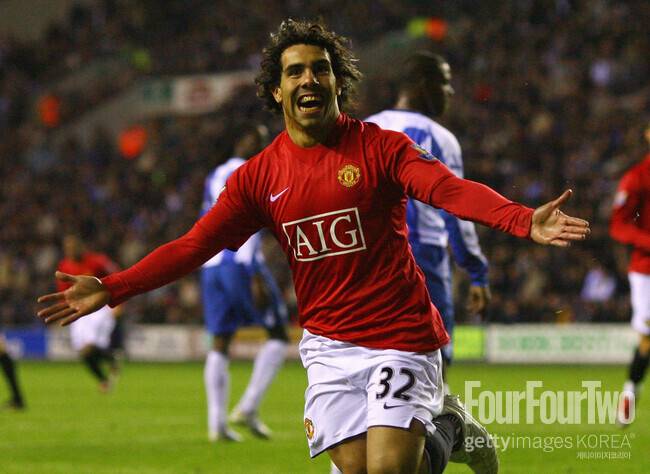 “신발끈도 안 묶고 나왔다”… 에브라가 폭로한 ‘맨유 훈련장 최악의 선수’ 정체는?