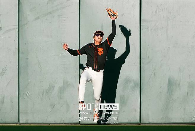 “이정후, 우익수로 가라” SF 잔인한 공식 통보했다… “이정후 수비 나빴다” 결국 중견수 잃었다