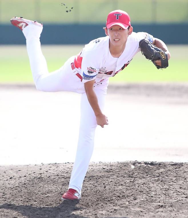 ‘KIA맨’ 김범수, 처음 보는 후배에게