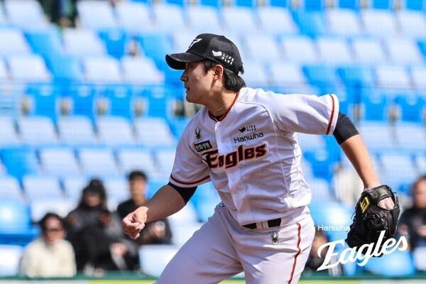 이 날씨에 한강에서 캐치볼? '강판 후 오열' 한화 영건, 제대로 이 악물었다…새 이름 달고 날아오를까