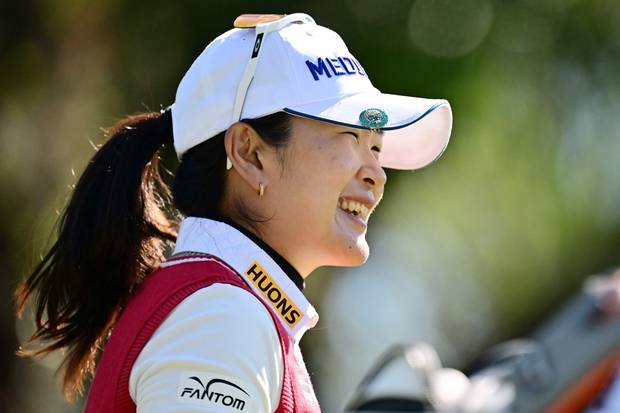 황유민 끝내 숨기지 못한 ‘돌격 본능’…‘260야드 장타’ ‘파4홀 샷 이글’ ‘버디 6개’ 데뷔전부터 우승 도전