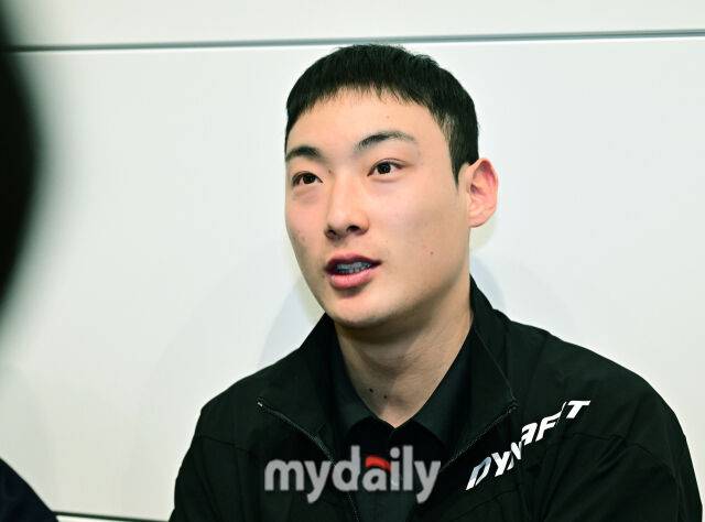 [공식발표] 최지훈 일단 다년계약 아닌 연봉계약 체결…SSG, 2026 연봉 계약 마무리→조형우 데뷔 첫 억대 연봉자 등극