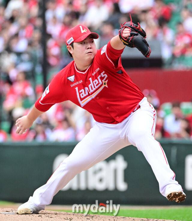 [공식발표] 최지훈 일단 다년계약 아닌 연봉계약 체결…SSG, 2026 연봉 계약 마무리→조형우 데뷔 첫 억대 연봉자 등극