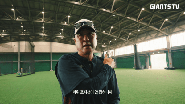 '상무 입대 포기→최악 부진' 롯데 전체 1순위 좌완, 캠프 시작부터 '집중 코칭'…말띠 해 맞아 살아날까